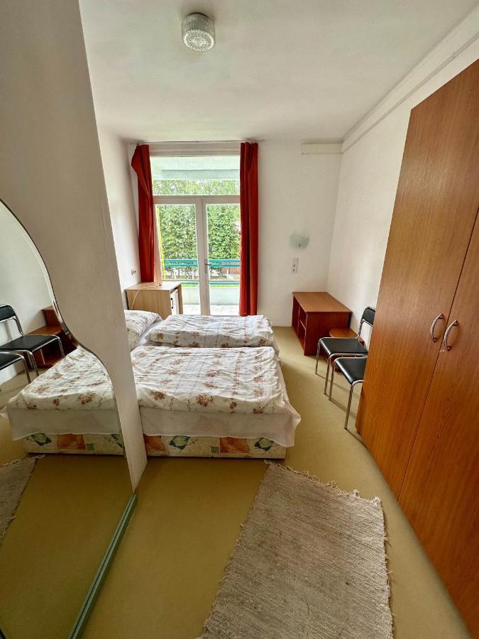 Lelle Beach Club Balatonlelle Esterno foto