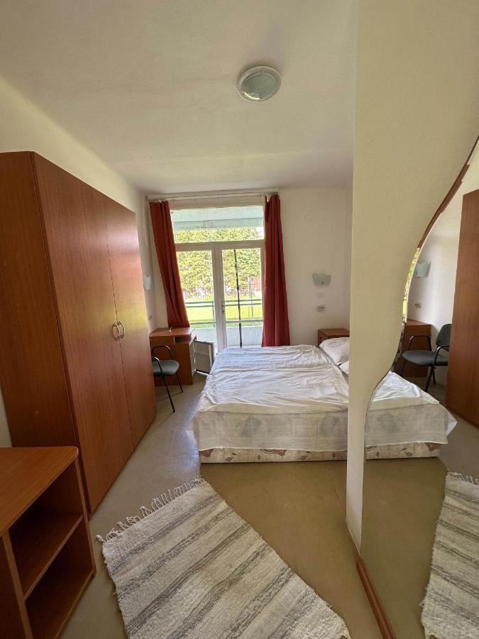 Lelle Beach Club Balatonlelle Esterno foto