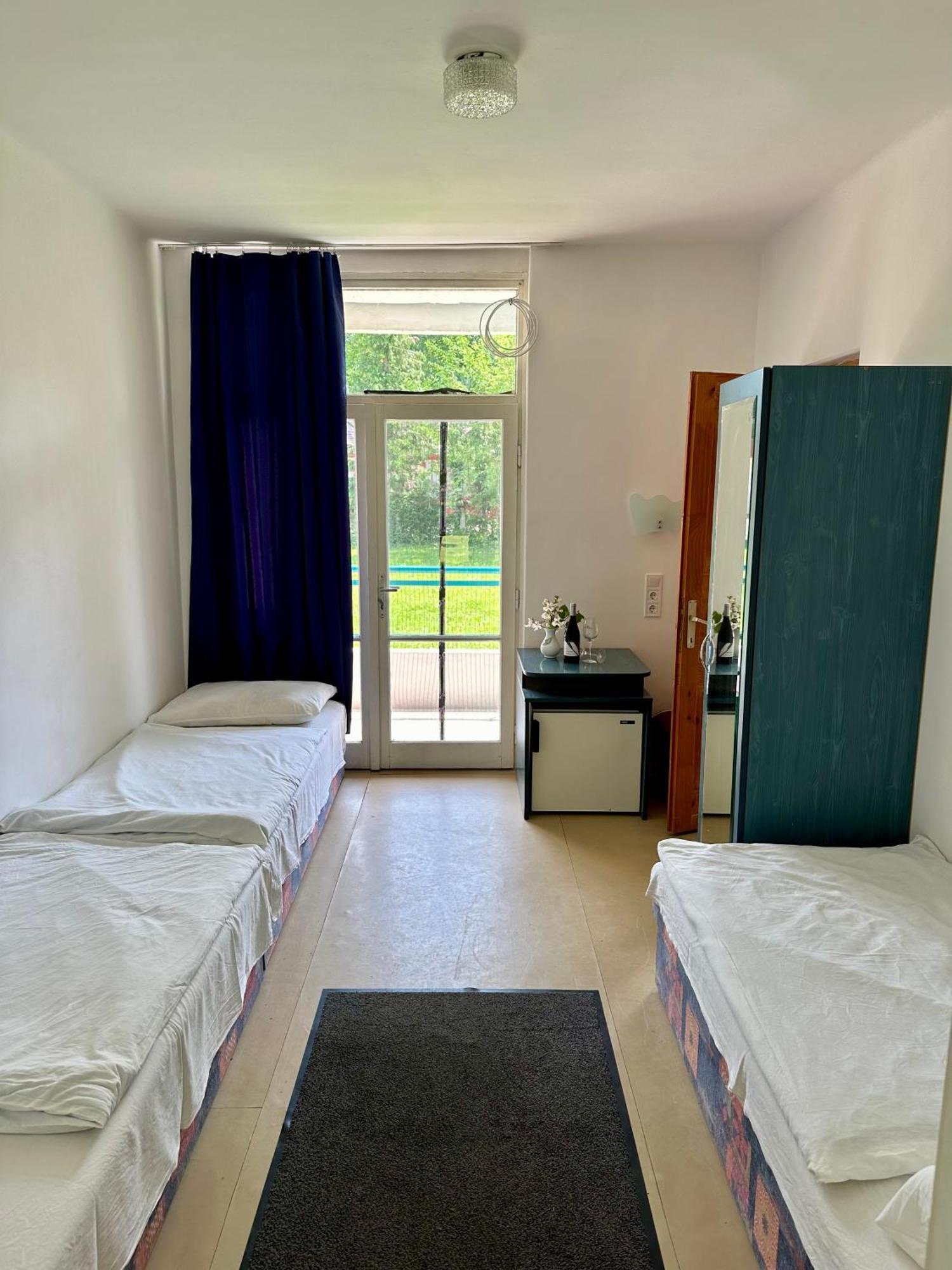 Lelle Beach Club Balatonlelle Esterno foto