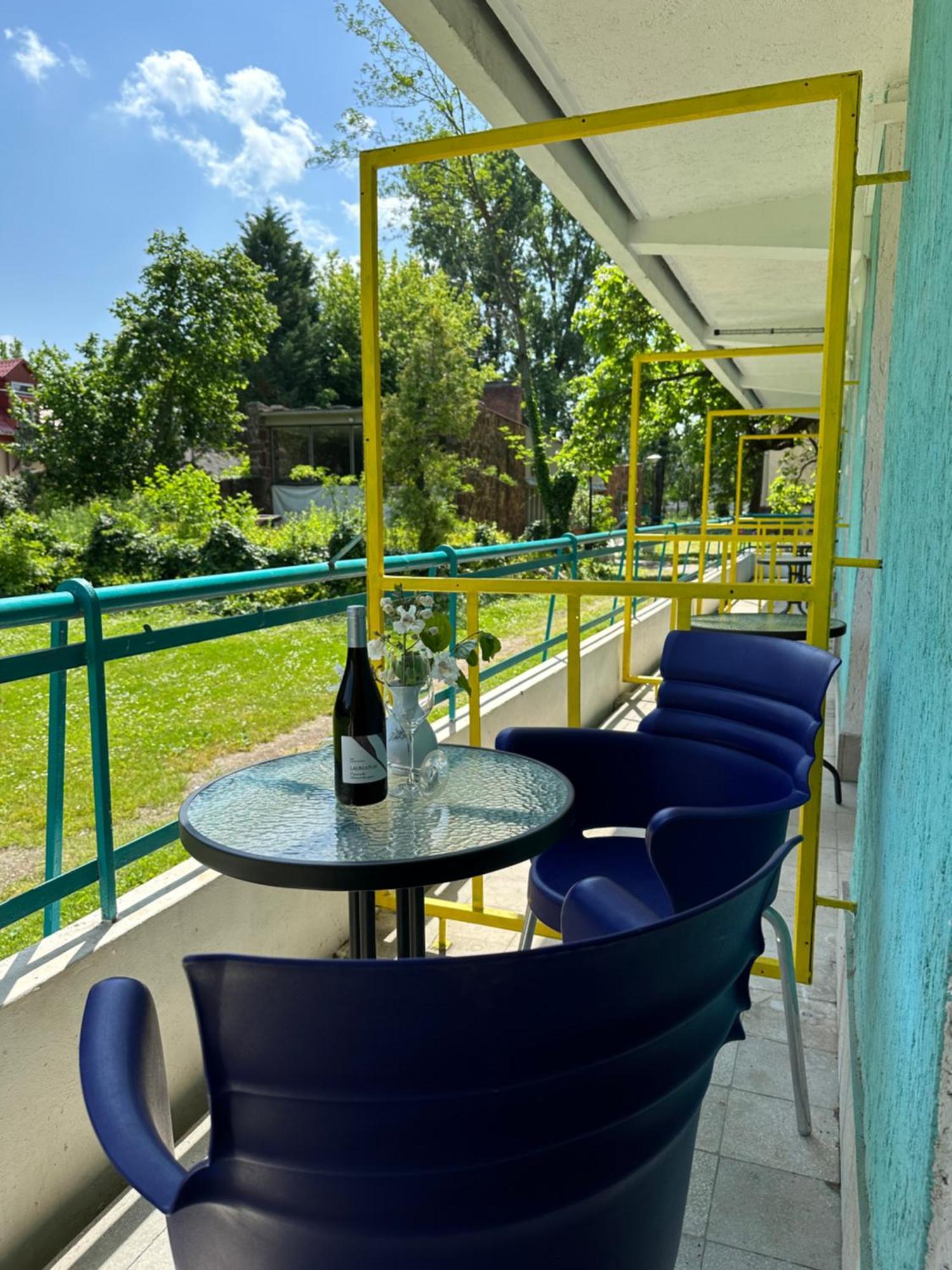 Lelle Beach Club Balatonlelle Esterno foto